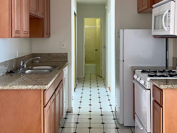 2nd image of 1901 Manning Ave #8