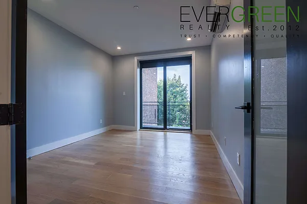 Rented by Evergreen Apartments BK | media 15