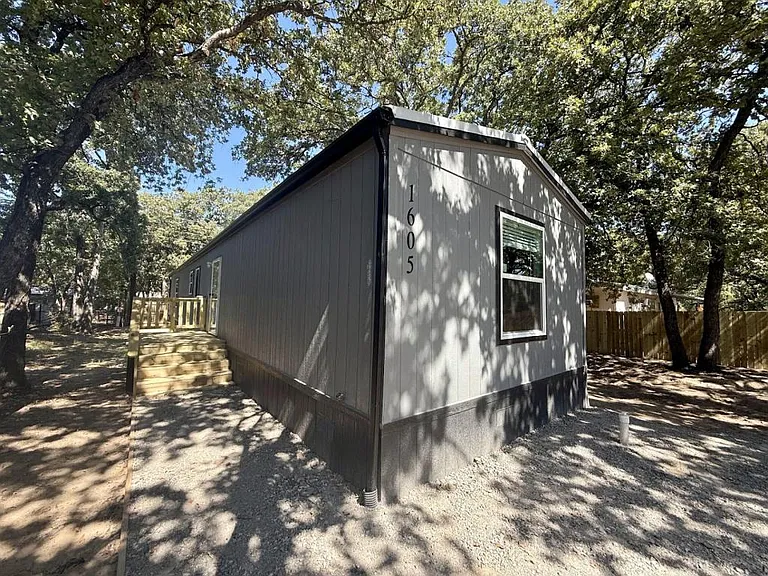 1808 Sheila Dr — Photo 5