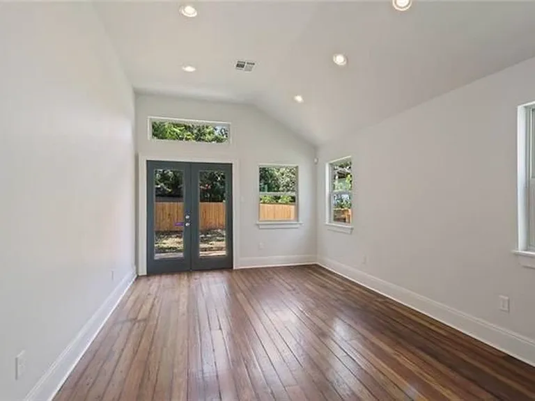 8616 Jeannette St — Photo 10