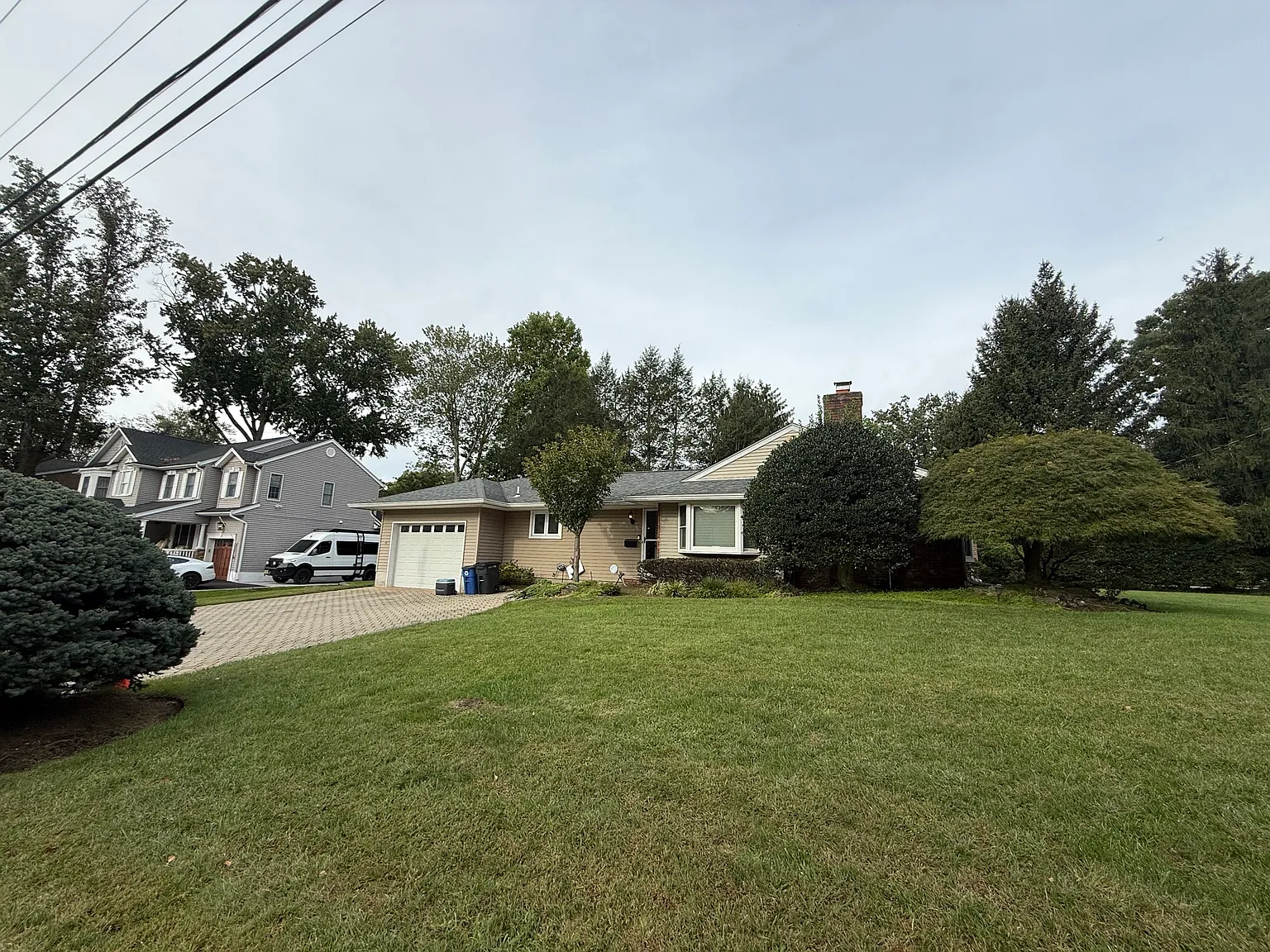 5 bed, 2.5 bath, 2296 sqft, $6,500 — Photo 3