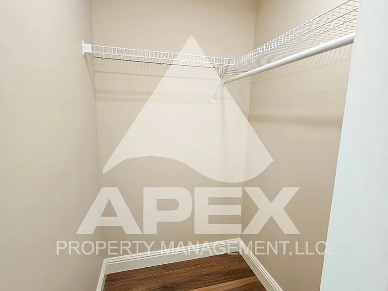 7306 Deane Hill Dr — Photo 20