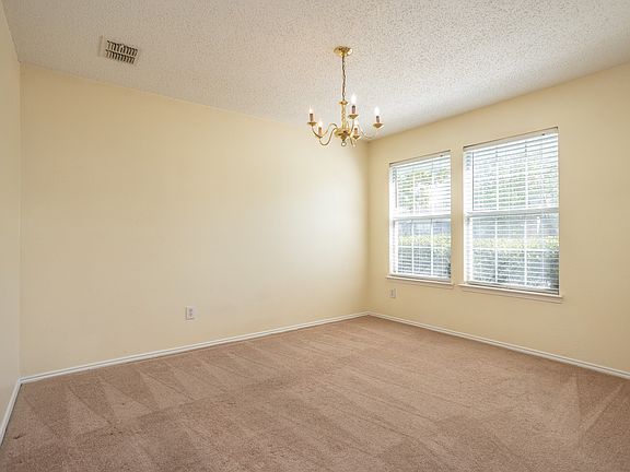5th image of 2415 Mallory Ln