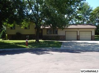 516 S Valley View Ct, Fairmont, MN 56031
