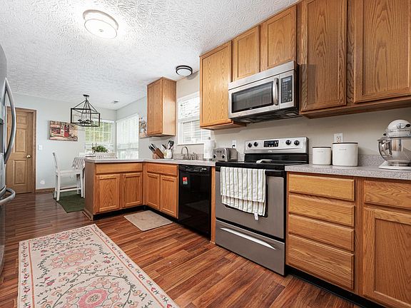 3rd image of 5818 Trailwater Ln