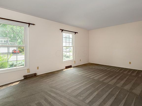 4th image of 230 Abbot Ave
