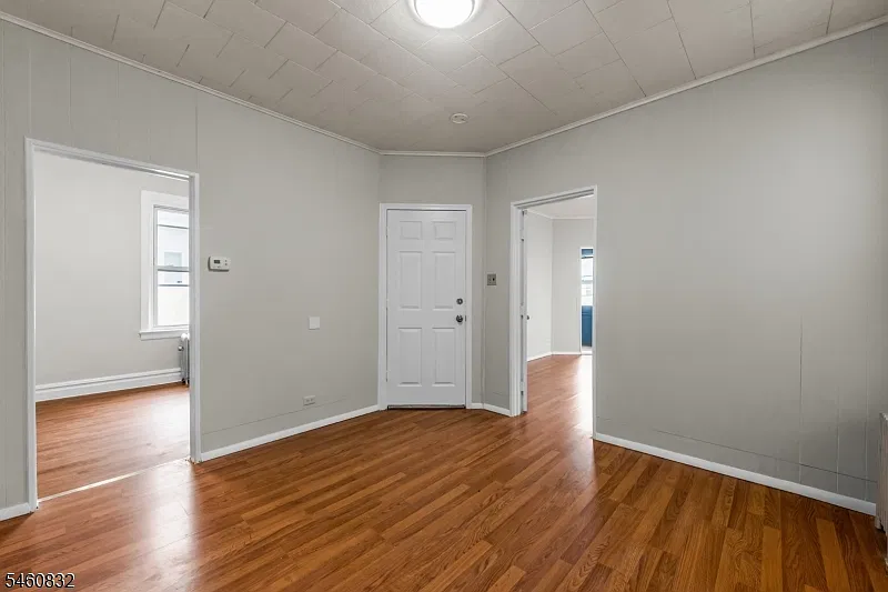 3 bed, 1.0 bath, $2,100 — Photo 2