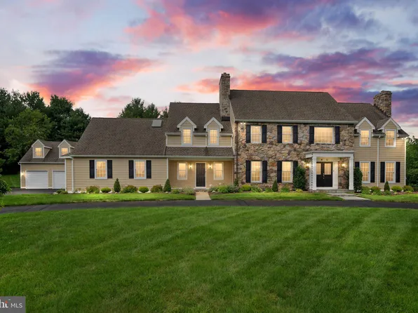 14 Avondale Dr, Newtown, PA 18940