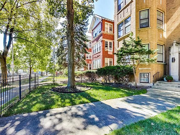 4th image of 126 N Austin Blvd #1N