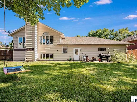 5th image of 1735 Orchid Dr N