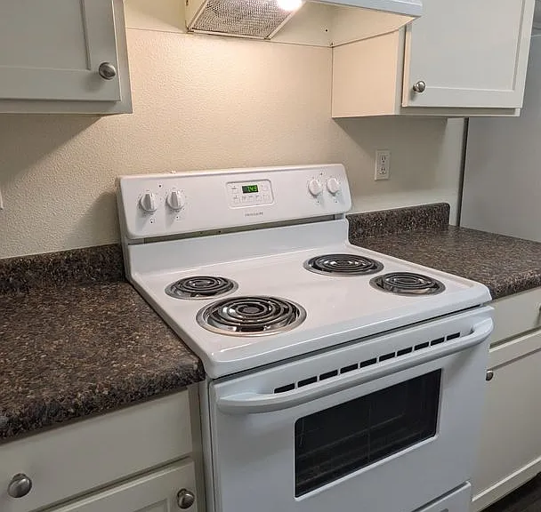 Royal Crest Townhomes — Photo 14