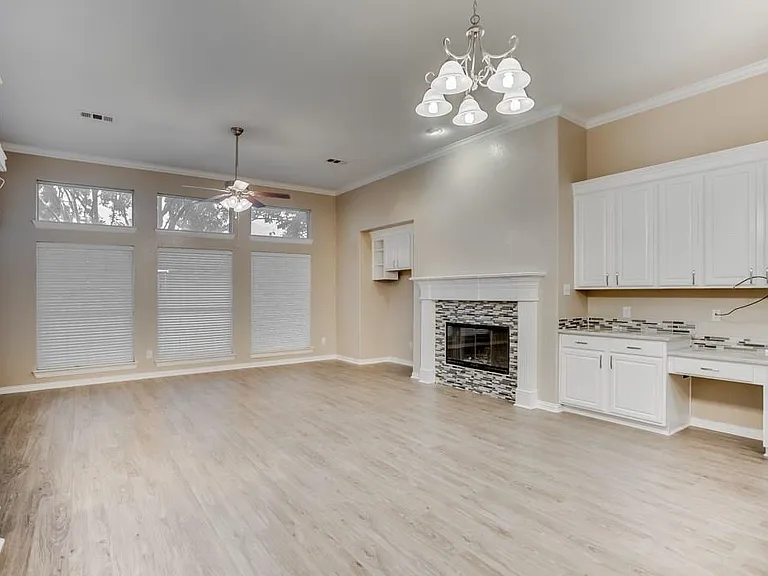4513 Rock Creek Ln — Photo 2