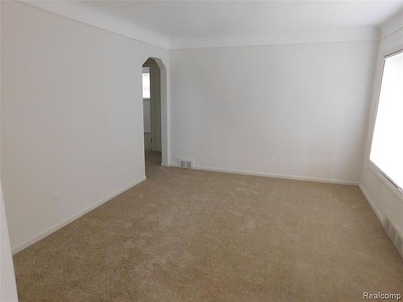 4th image of 22918 Masonic Blvd