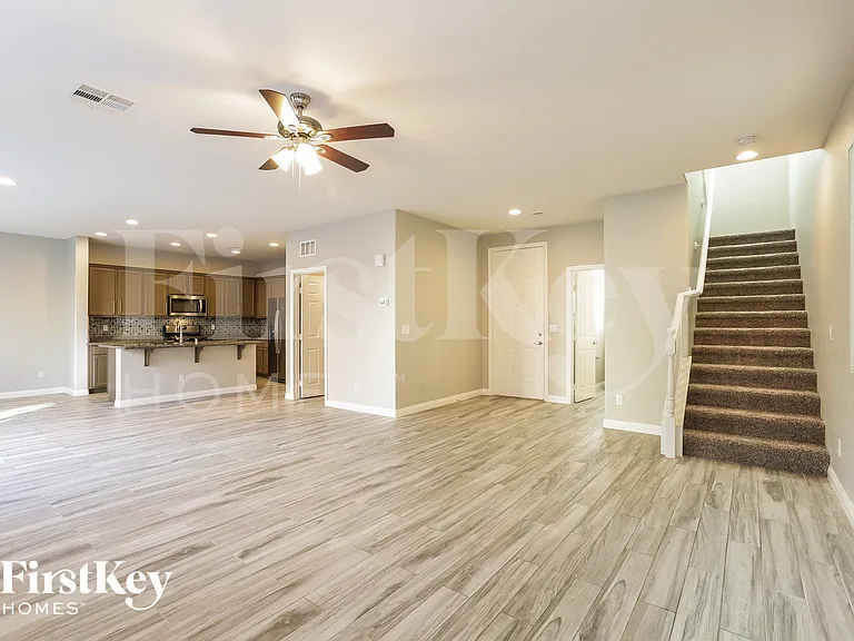 584 Little Moon Ave — Photo 4