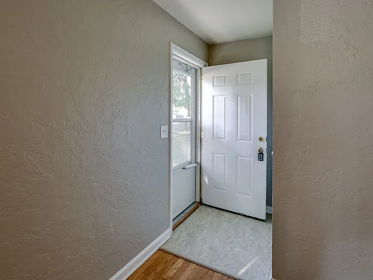 6020 Franklin St — Photo 3