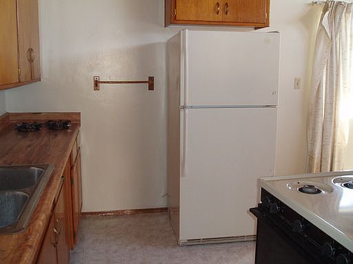 3rd image of 6569-71 Tait St