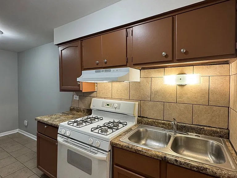 620-628 Sibley Blvd — Photo 5