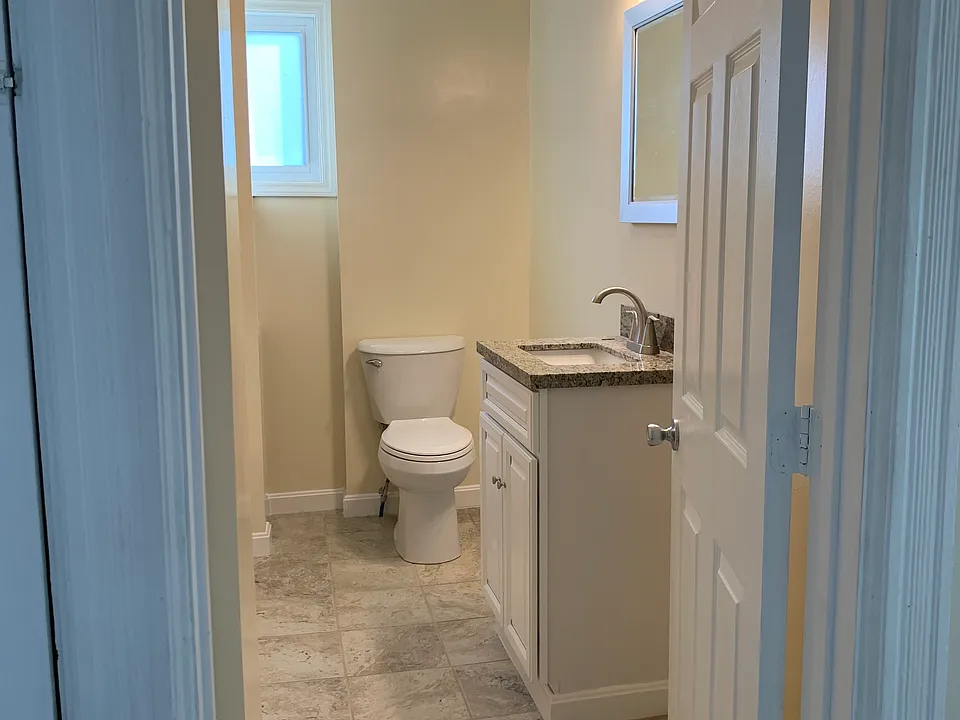 Bathroom Pic 1 of 2