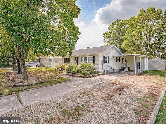 3rd image of 87 Lincoln Dr