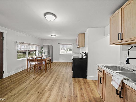 4th image of 5730 West Ave