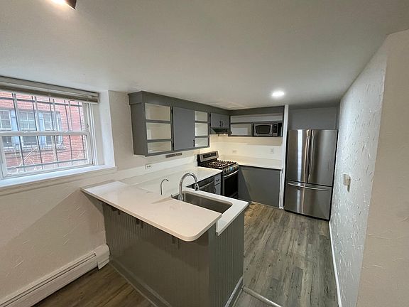 4th image of 1275 N Clarkson St APT 15