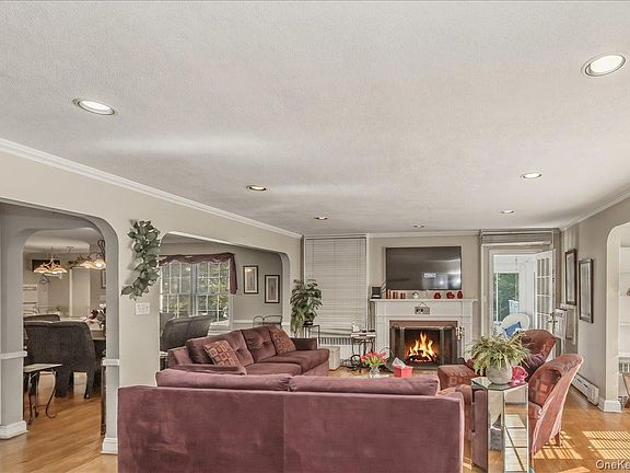 4th image of 36 Roosevelt Place