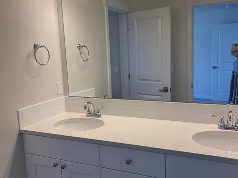 944 NE Paula Dr — Photo 11