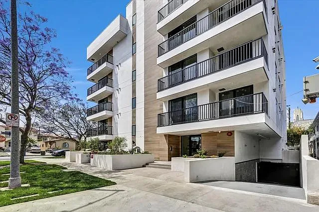 1 bed, 740 sqft, $3,150 — Photo 2