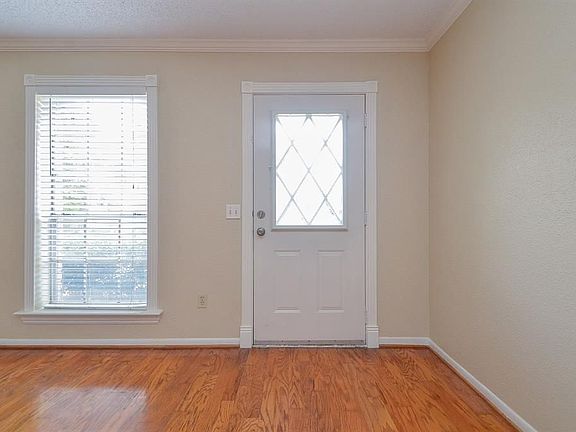 5th image of 2810 Grants Lake Blvd
