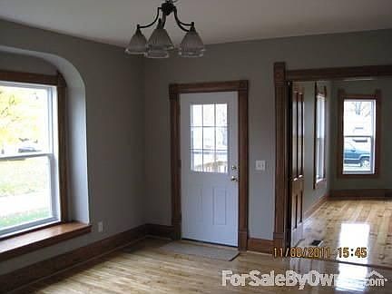 Dining room
						:
						Maple floor,original wood work bay window