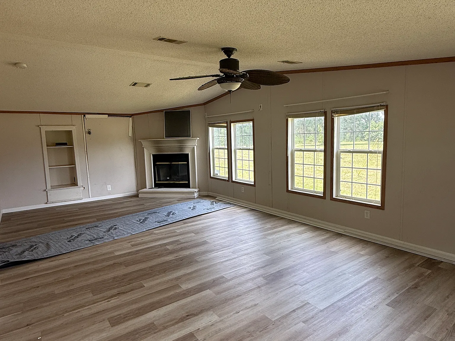 4 bed, 2366 sqft, $3,800 — Photo 2