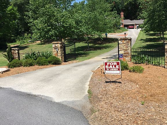 welcome to 345 Camelot Cir