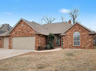1921 E Cottonwood Ter, Mustang, OK 73064