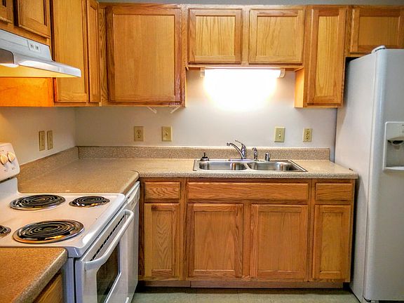2nd image of 202 Charles St Fl 3rd