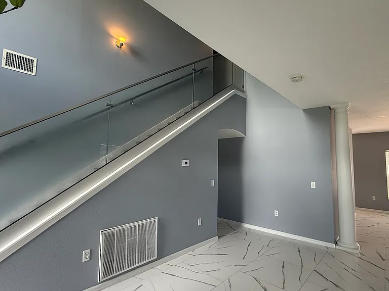 554 Bristol Cir — Photo 5