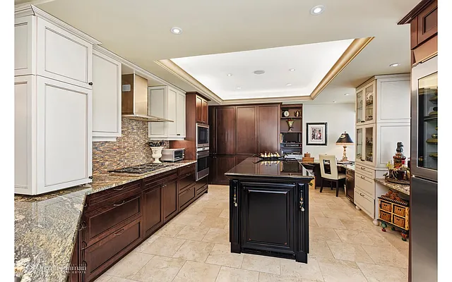 Sold by Douglas Elliman | media 22