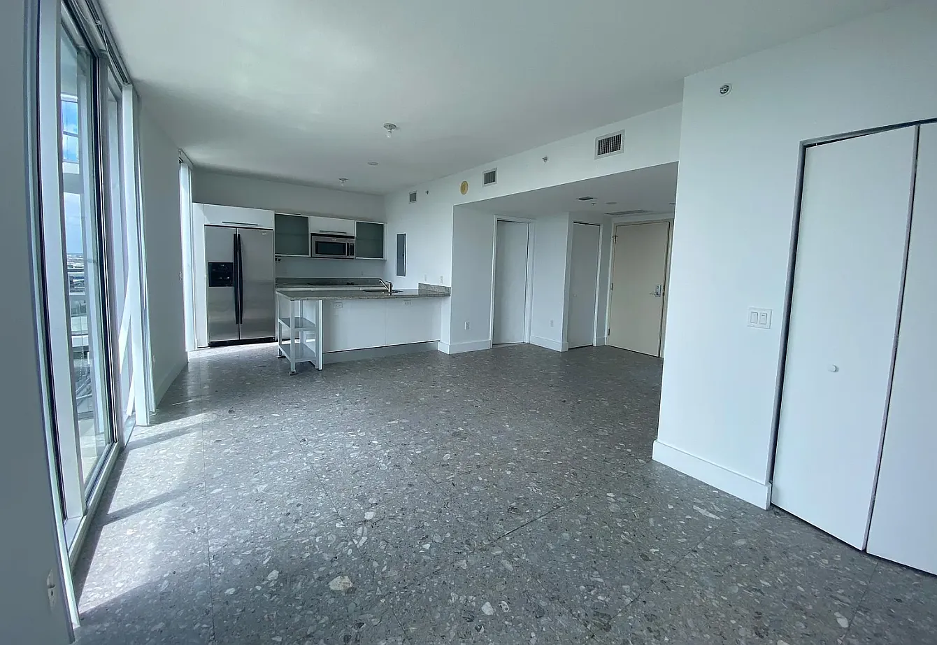 Studio, 580 sqft, $2,200 — Photo 2