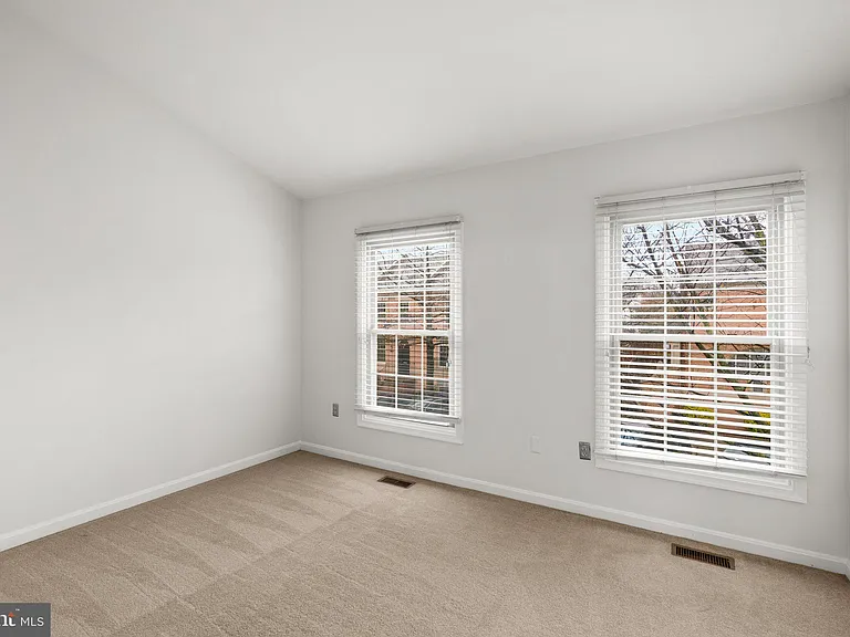 1120 S Kenwood Ave — Photo 22