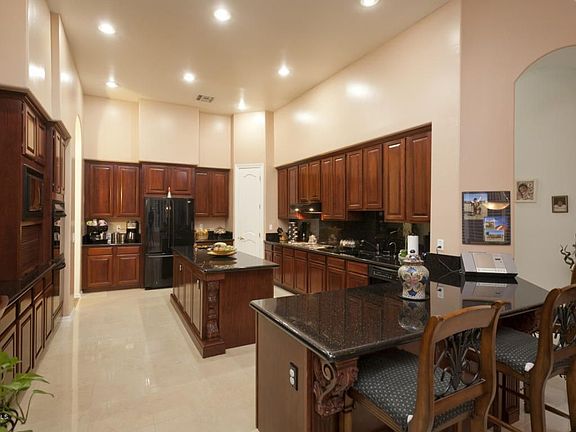2nd image of 1429 E Los Arboles Dr