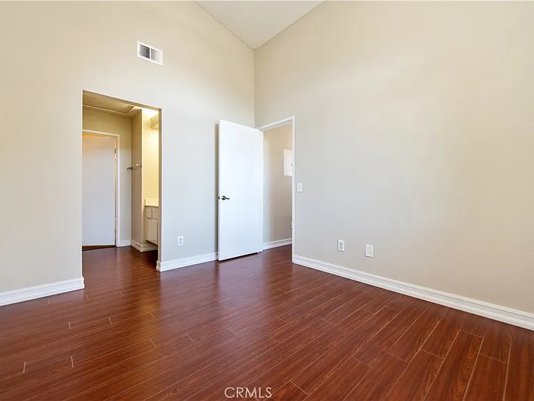 21 Giovanni Aisle — Photo 14