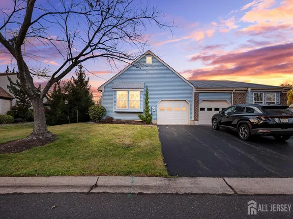 29 Hillsborough Dr #B, Monroe Township, NJ 08831
