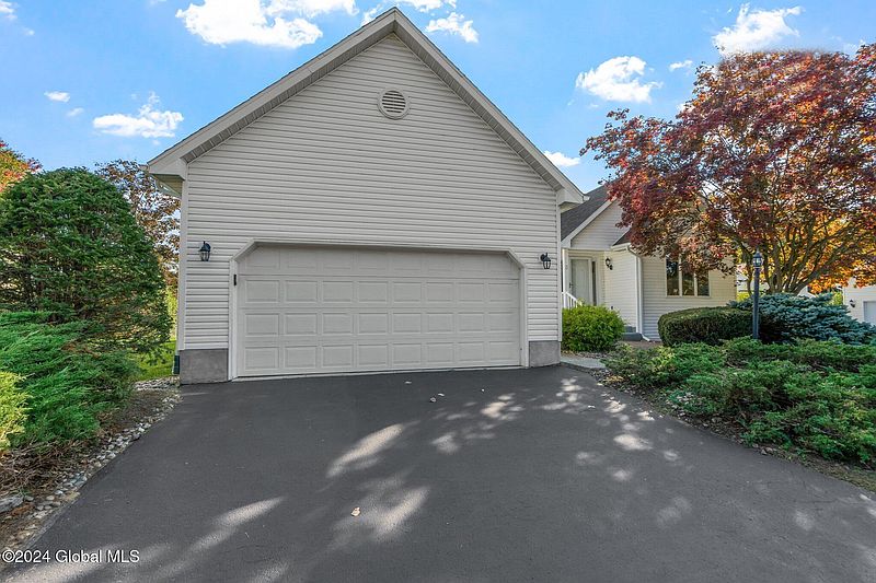 3rd image of 3 Country Woods Drive