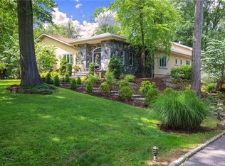74 Whippoorwill Rd E, Armonk, NY 10504