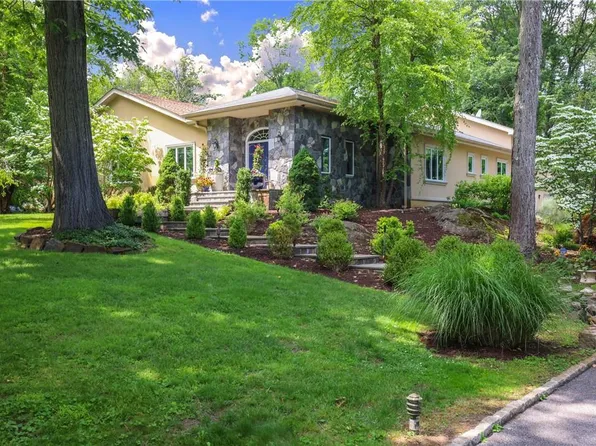 74 Whippoorwill Road E, Armonk, NY 10504