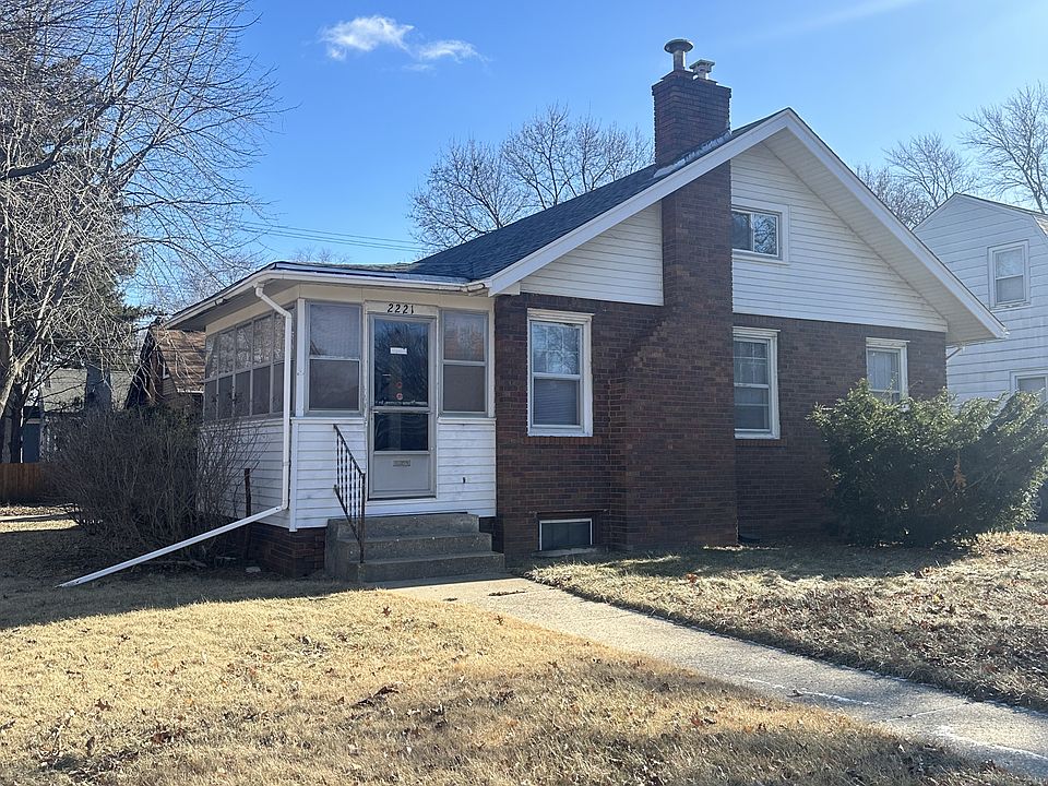 1st image of 2221 Douglas St #9