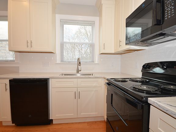 5th image of 18 Eaton Ave #1