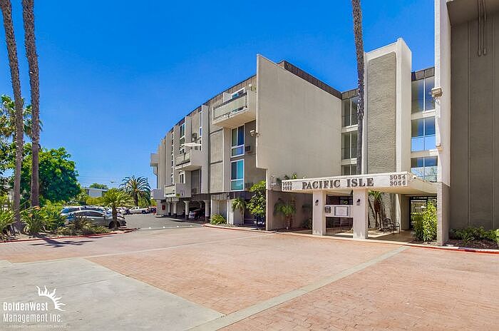 1st image of 3050 Rue D'orleans #498