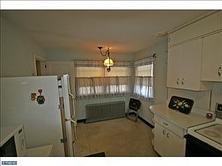 5th image of 702 W Highland Ave
