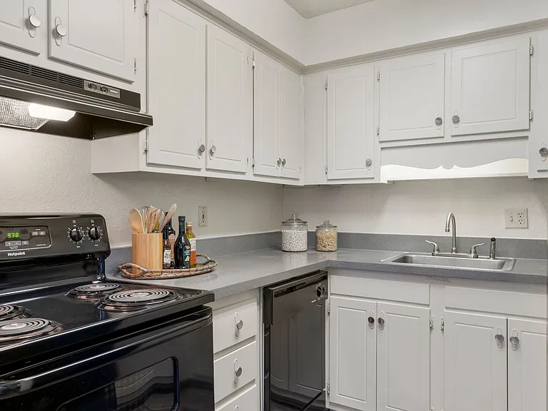 Wimbledon Place- Look and Lease Today and Save $200.00 OFF RENT! — Photo 67