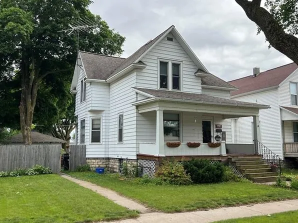 1701 14th Ave, Menominee, MI 49858